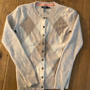 Cashmere argyle cardigan sweater EUC pink beige pearly buttons XS